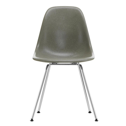 Cadeira Eames em Fibra de Vidro DSX / Base Cromada